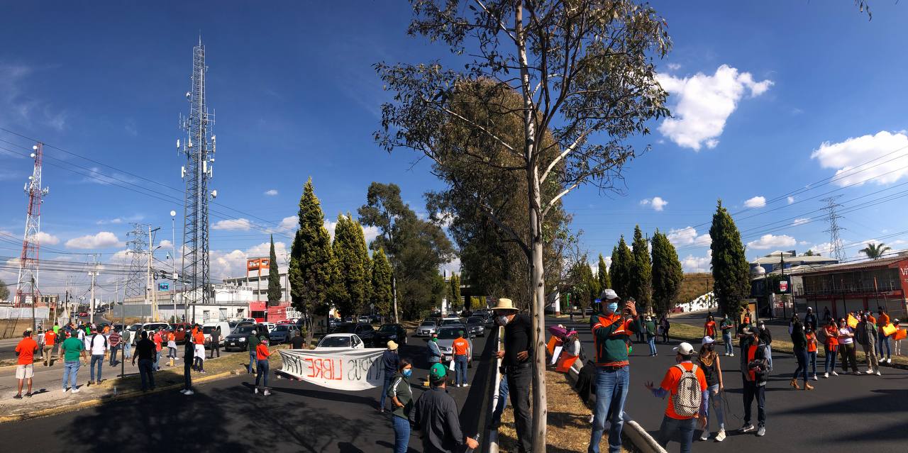 Bloquean recta a Cholula para exigir entrega de campus UDLAP