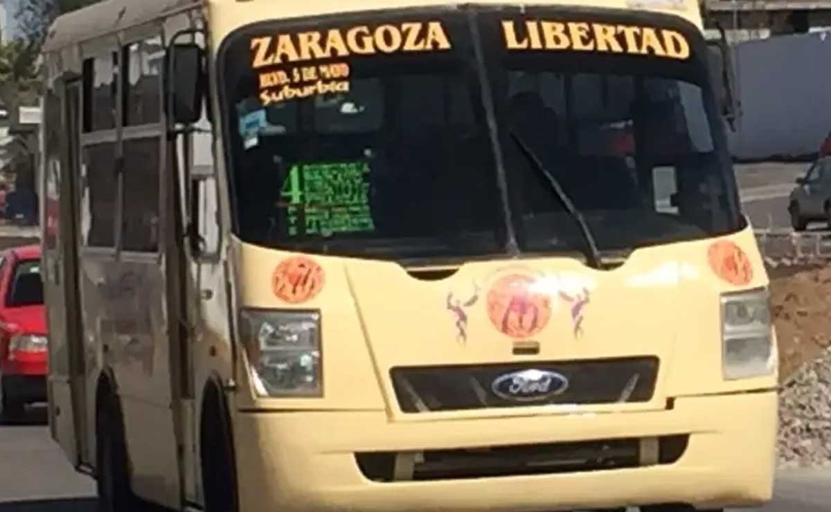 Pasajeros de un microbús de la Ruta 76 fueron despojados de sus pertenencias con violencia por dos sujetos | foto: Redes Sociales