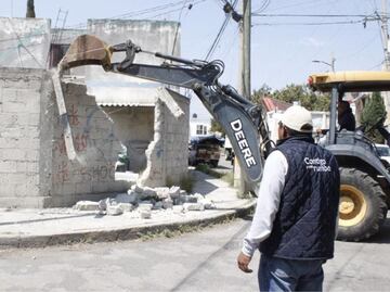 Gobierno municipal de Puebla continúa con la demolición de obras irregulares