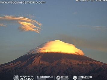 Volcán Popocatépetl amanece nevado en Puebla