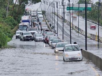 Lluvia provoca inundaciones en Puebla