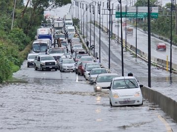 Lluvia provoca inundaciones en Puebla