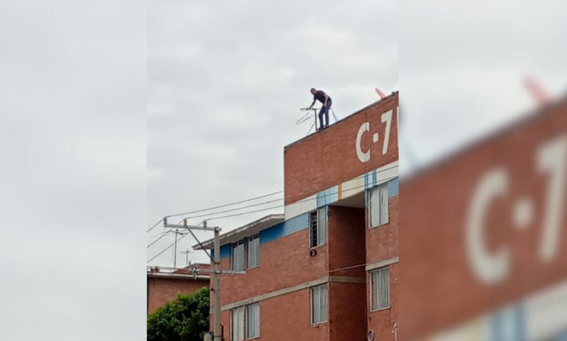 El hombre aparentemente tiene problemas familiares | Redes Sociales