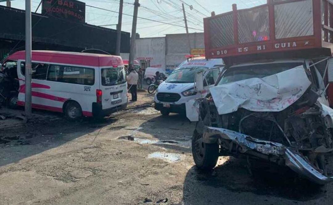 El tránsito vehicular sobre la carretera federal a Huejotzingo se vio afectado tras un aparatoso choque | foto: Especial
