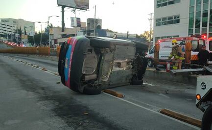 Vuelca patrulla de la Policía Municipal en el Juárez-Serdán