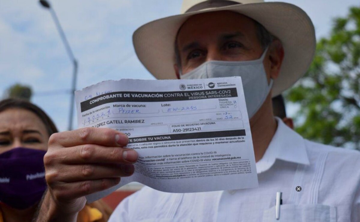 López-Gatell se vacuna contra Covid-19; “agradezco la calidad de la atención”, dice