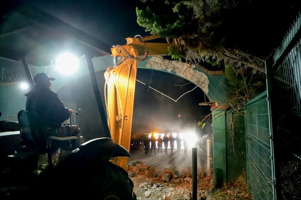 El Código Reglamentario de Puebla prohíbe la colocación de estructuras que limiten el acceso por las vías  | Foto: EsImagen