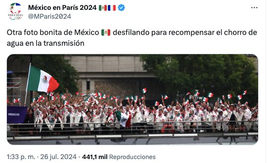 Otra foto bonita de México desfilando para recompensar el chorro de agua en la transmisión.