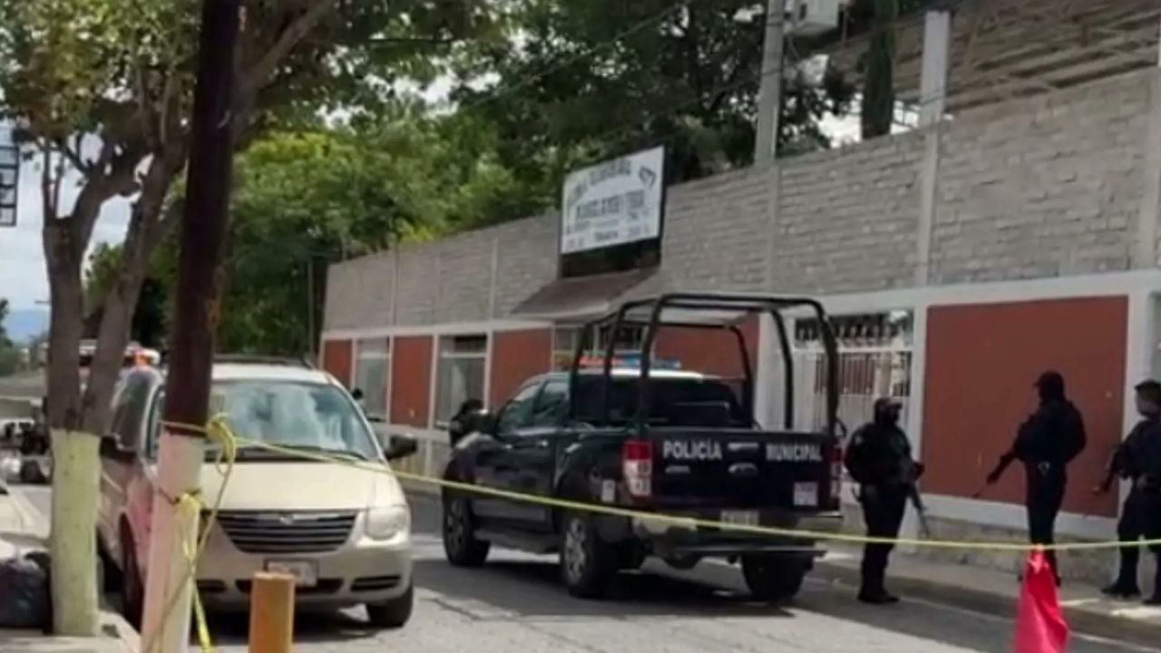 El menor quedó tendido en el piso tras la golpiza que recibió | Foto: Redes sociales