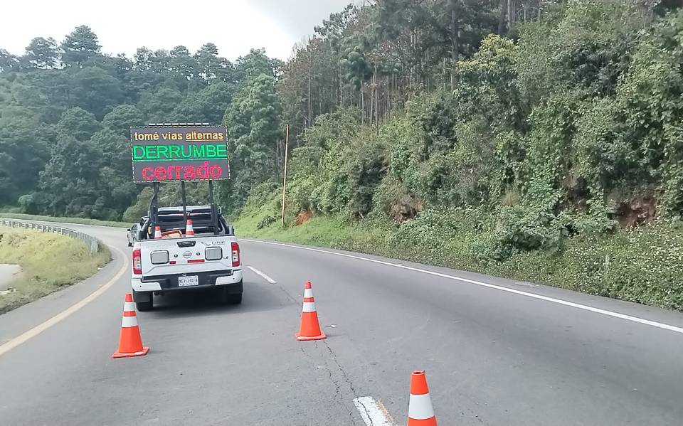 Esta medida se tomó debido a un derrumbe significativo que abarcó aproximadamente 40 metros de ancho, 12 metros de alto y se extendió a lo largo de 150 metros. 

Foto: Producción El Universal Puebla