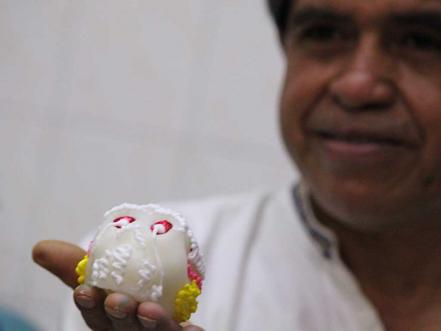 ¿Cómo se hacen las calaveritas de azúcar?
