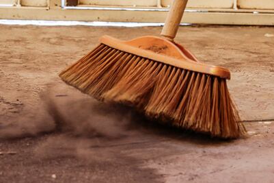 Evitar comer en la calle y lavar los ojos; checa las recomendaciones ante la caída de ceniza