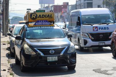Mediante operativo retiran taxis pirata en la Atlixcáyotl