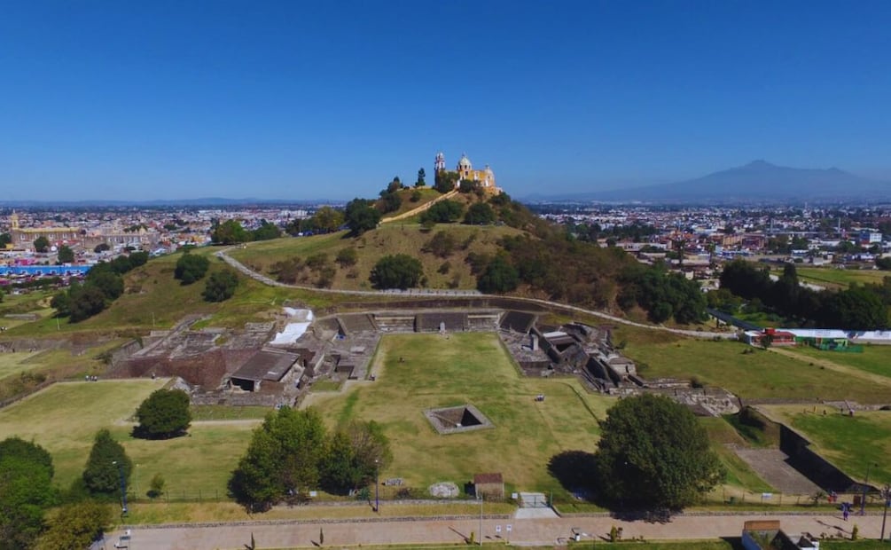 La gran pirámide de Cholula es uno de los sitios más visitados en Puebla por su impresionante tamaño | Foto: Agencia Es Imagen para El Universal Puebla