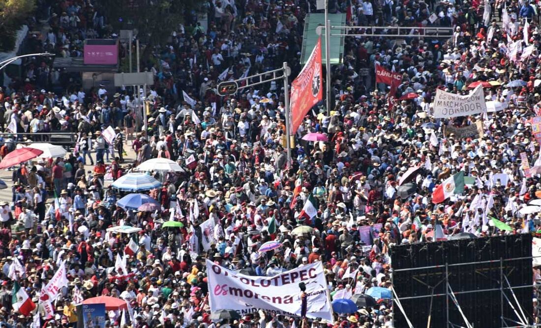 Este domingo 27 de noviembre se llevo a cabo una marcha multitudinaria convocada por el presidente de México | Foto: Agencia Es Imagen para El Universal Puebla