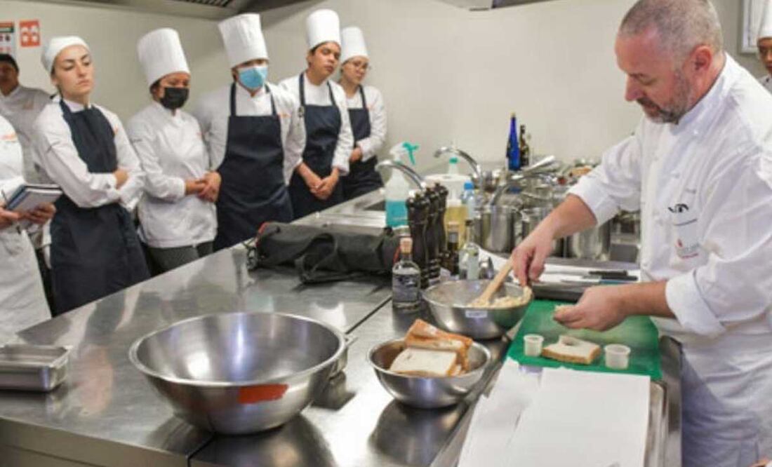 El chef Alan Müller dio una clase en la UDLAP para estudiantes de gastronomía | Foto: especial