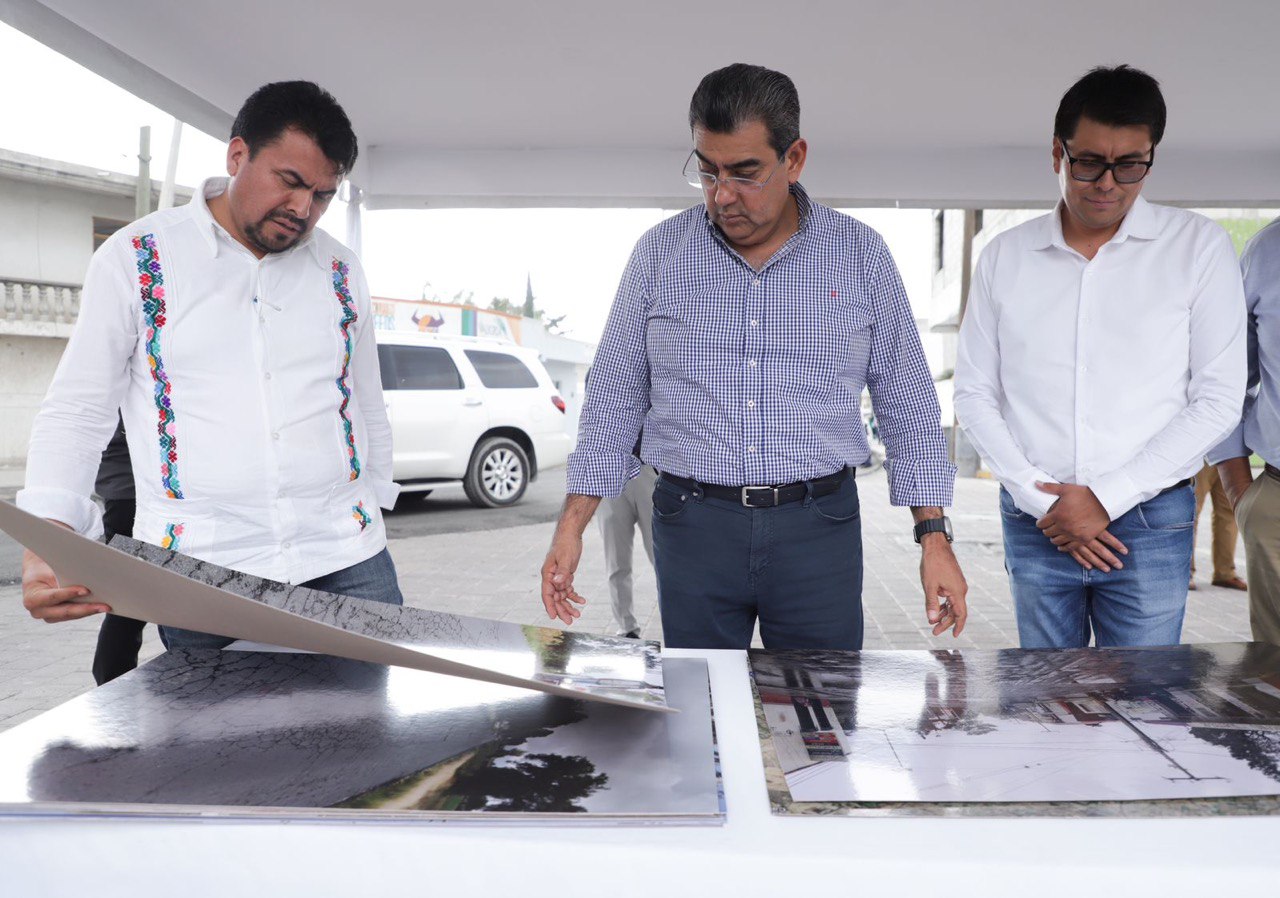 Sergio Salomón supervisa obras de infraestructura carretera en Puebla