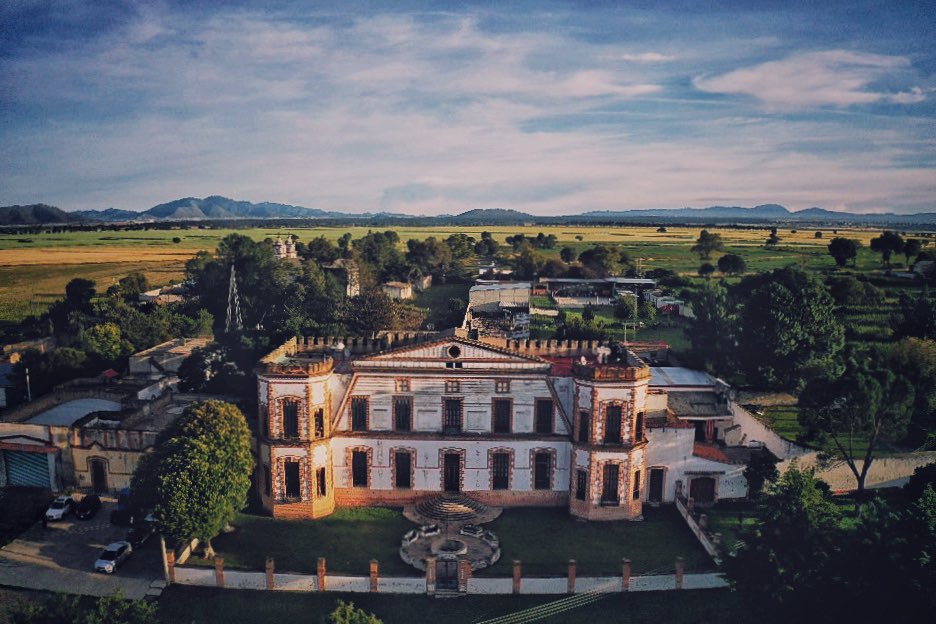 Esta hacienda llegó a emplear a 1,200 trabajadores y la noria era el epicentro de su funcionamiento, suministrando agua para el riego de los cultivos, el abrevadero del ganado y las necesidades domésticas. 

Foto: Producción El Universal Puebla