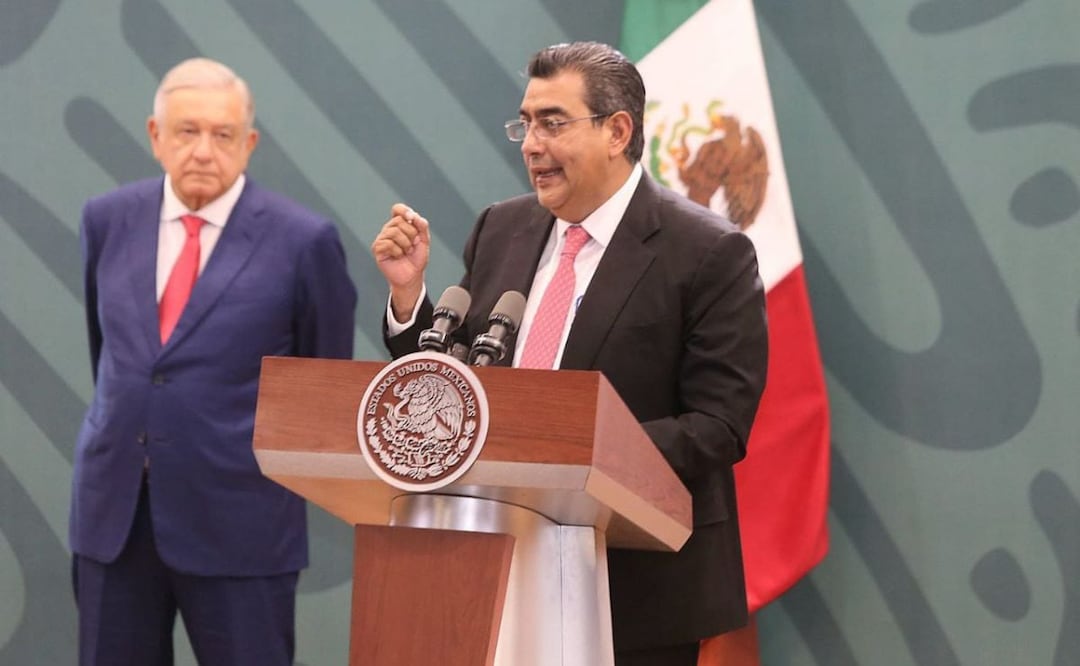 El gobernador Sergio Salomón Céspedes presentó un paquete de obras durante la mañanera de AMLO en Puebla. | Foto: Twitter Gobierno de Puebla