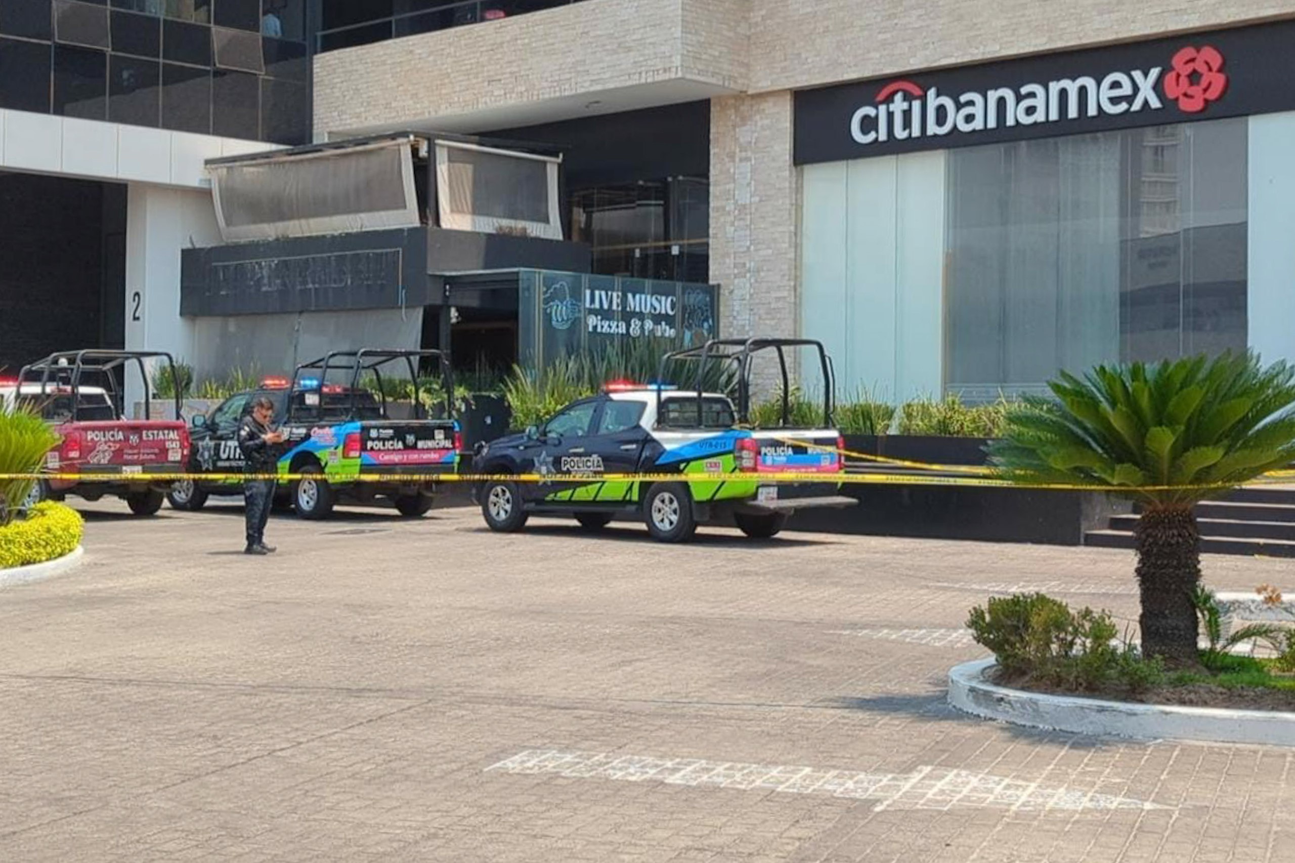 Quién es el hombre armado con escopeta que tenía a rehenes en la plaza Centro Mayor