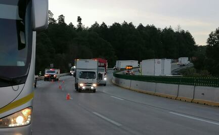 Aparatosa volcadura de autobús en la México-Puebla deja dos mujeres graves