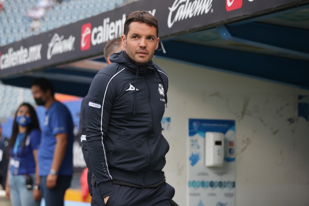 ¿Regresa? Nicolás Larcamón se encuentra libre para el Puebla