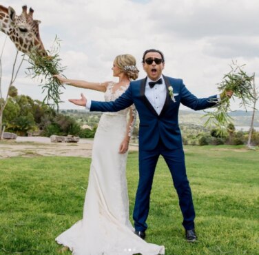La inolvidable boda de Adal Ramones entre jirafas en Africam Safari
