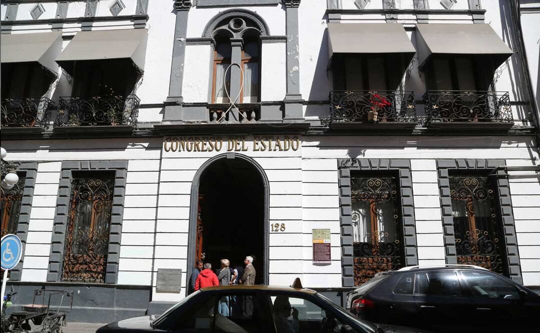 En el Congreso de Puebla hay al menos 39 analistas especializados que asesoran en la elaboración de iniciativas | Foto: agencia Es Imagen para El Universal Puebla