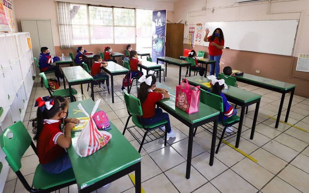 Los docentes de Educación Básica o Media Superior que deseen cambiar de plantel educativo deben cumplir una serie de requisitos. 

Foto: Producción El Universal Puebla