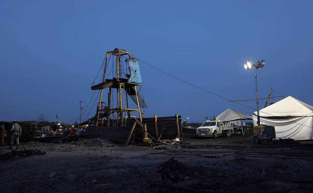 “Ya son muchos días, se puede perder la fe”, dice AMLO sobre el rescate de mineros. Foto: EFE