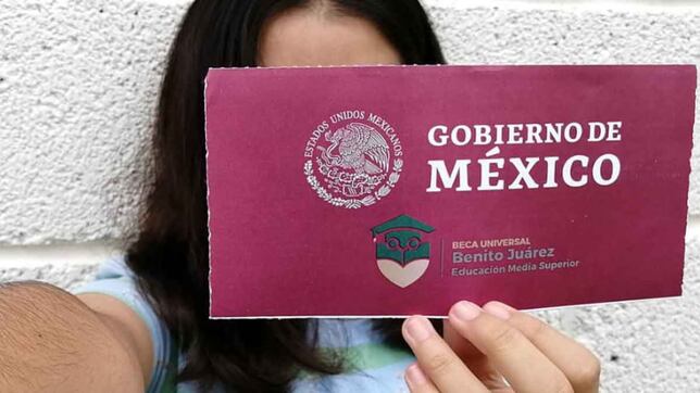 Se ha confirmado que el pago pendiente de 5,520 pesos se destinará a los estudiantes de educación básica y nivel medio, y se depositará a través de las cuentas del Banco del Bienestar.

Foto: Producción El Universal Puebla