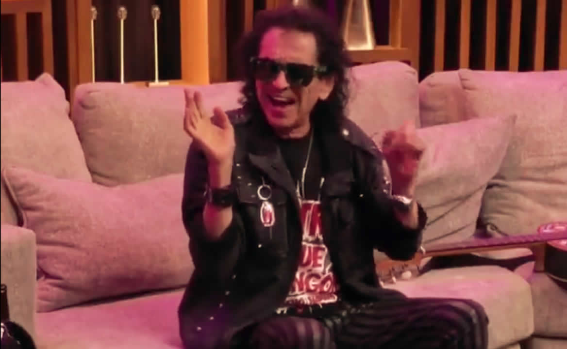 Alex Lora enciende la polémica por broma con la que critica al gobierno de AMLO