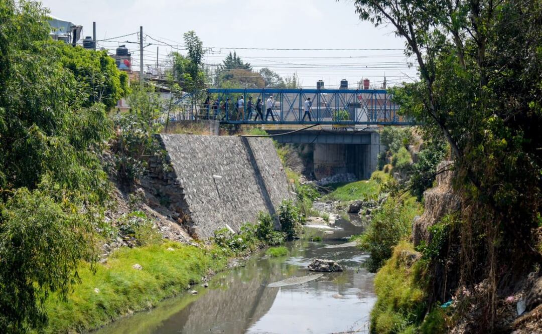 Este 17 de agosto un hombre se arrojó al río Alseseca desde el puente de la colonia 6 de Enero | Foto: Agencia Es Imagen para El Universal Puebla