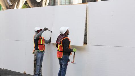 "Amurallan” zócalo de Puebla para obras de rehabilitación 