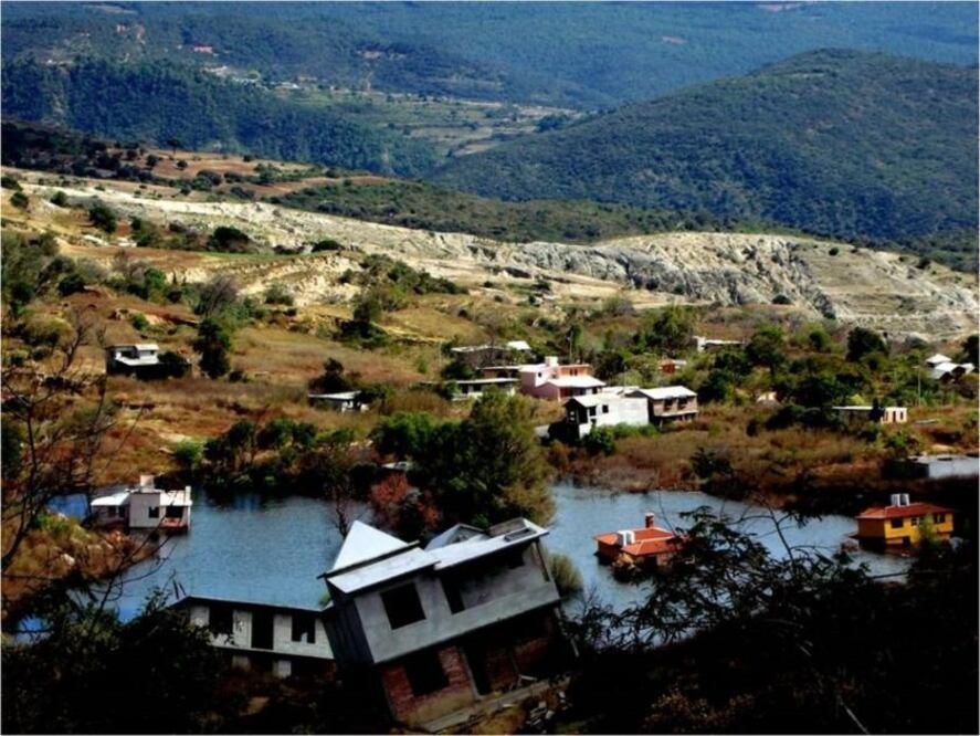 Unas mil personas fueron damnificadas por los hundimientos en Santa Cruz Mitlaltongo, Oaxaca, en 2011. Foto: RSI