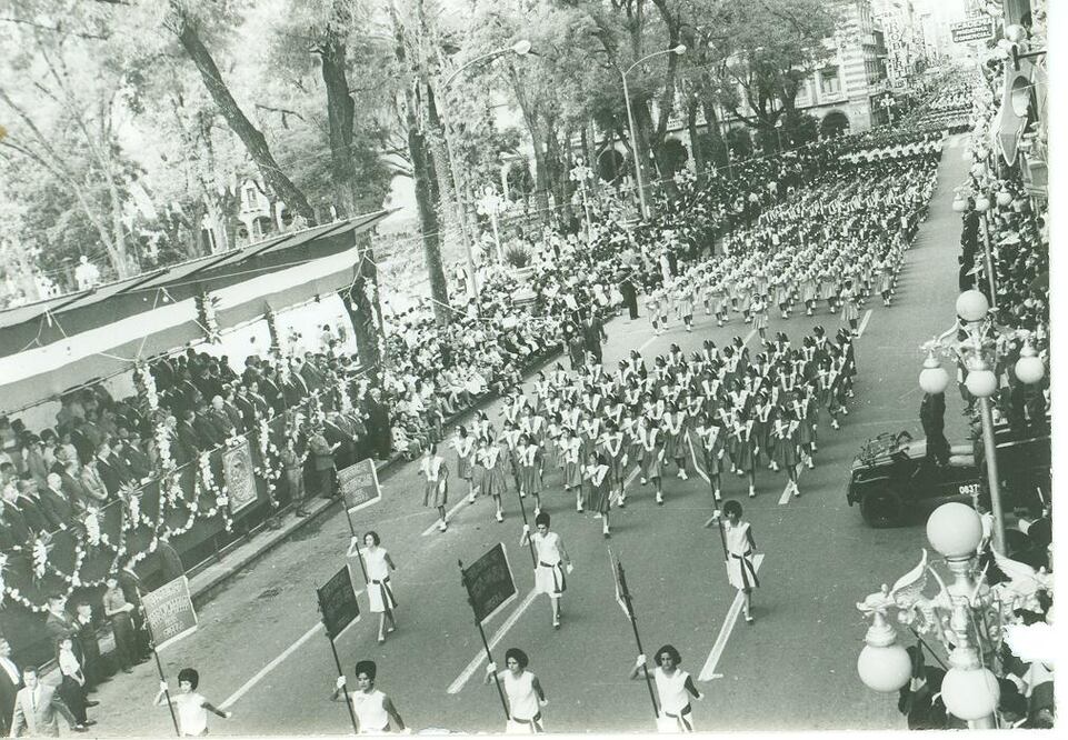 Hay varias imágenes sobre los desfiles del 16 de septiembre de años anteriores en Puebla | Foto: Facebook Puebla Antigua