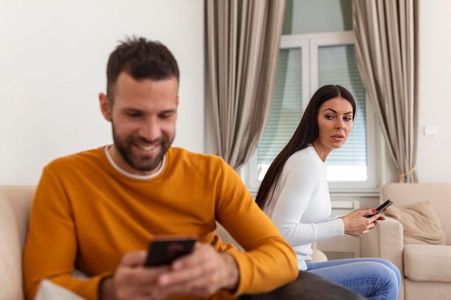 Descifrando los secretos de cómo utilizar la numerología para revelar infidelidades. Fuente: Freepik.