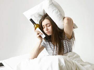 ¿Se te pasaron las copas? Este es el truco definitivo para acabar con la cruda según expertos