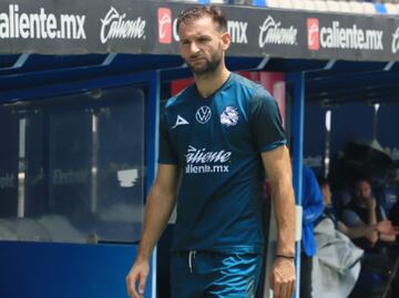 Chepo de la Torre sentenció a este jugador en Puebla; se va o no juega seis meses