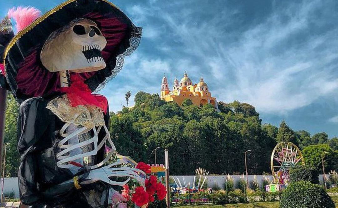 Este internauta captó una bella imagen de una catrina monumental en Cholula | Foto: Instagram martin_kopoi