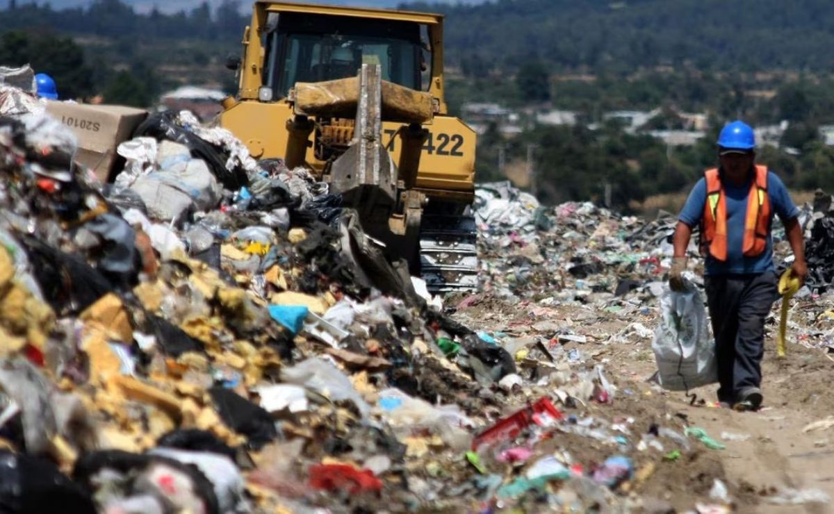 Tehuacán enfrenta una crisis por el mal manejo de su basura, que se agravó por la clausura de su único relleno sanitario | Foto: Agencia Es Imagen para El Universal Puebla