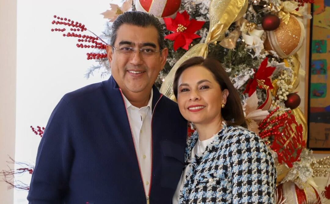Sergio Salomón y Gaby Bonilla envían mensaje de Navidad a los poblanos | Foto: X Sergio Salomón