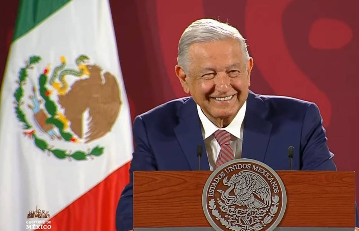 “Hoy vamos a escuchar Cumbia”; AMLO se dice contento por triunfo de Gustavo Petro en Colombia