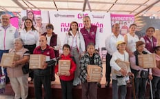 Pepe Chedraui y MariElise Budib entregan despensas en La Libertad 