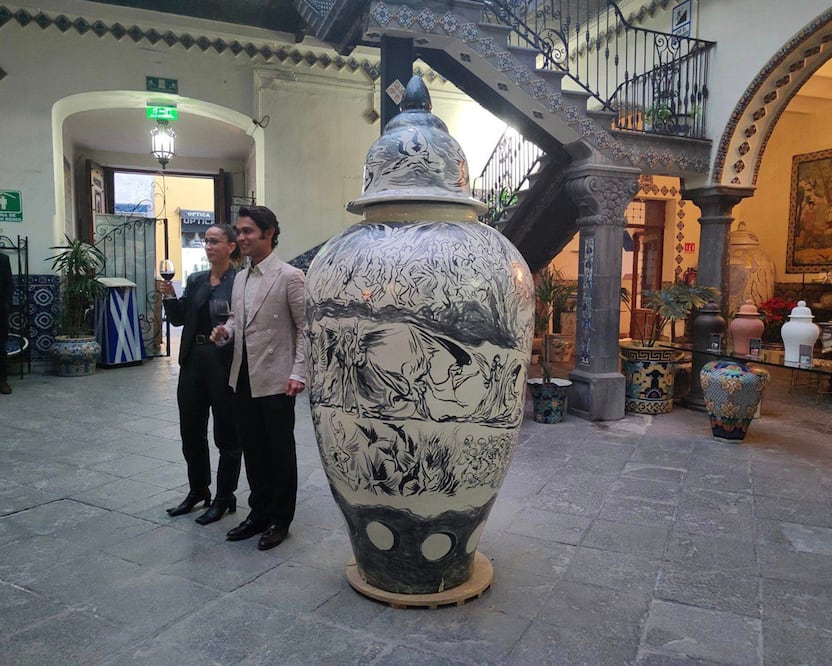 Este tibor mide 2.70 metros de altura y en su exterior fueron pintados pasajes de la Divina Comedia de Dante Alighieri | Foto: Especial