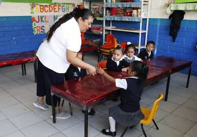 Temen maestros regresar a las aulas por padres de familia sin vacunar