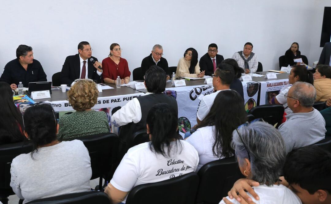 Durante la quinta reunión con madres buscadoras y colectivos, el gobernador Alejandro Armenta, se comprometió a la contratación de abogados e investigadores criminalistas para fortalecer las acciones de localización | Foto: Gobierno del Estado