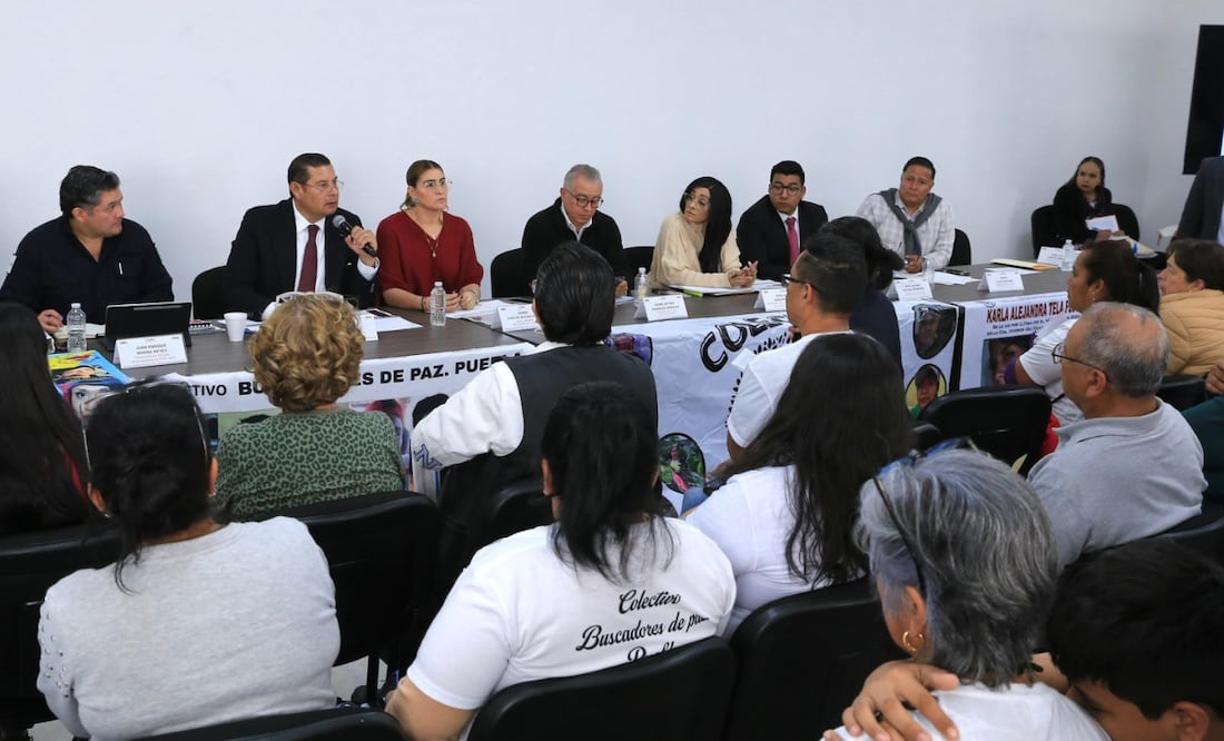 Durante la quinta reunión con madres buscadoras y colectivos, el gobernador Alejandro Armenta, se comprometió a la contratación de abogados e investigadores criminalistas para fortalecer las acciones de localización | Foto: Gobierno del Estado