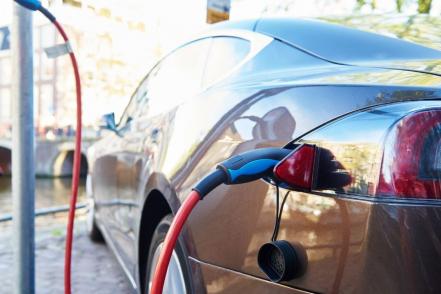 Autos eléctricos se podrán cargar totalmente en 10 minutos