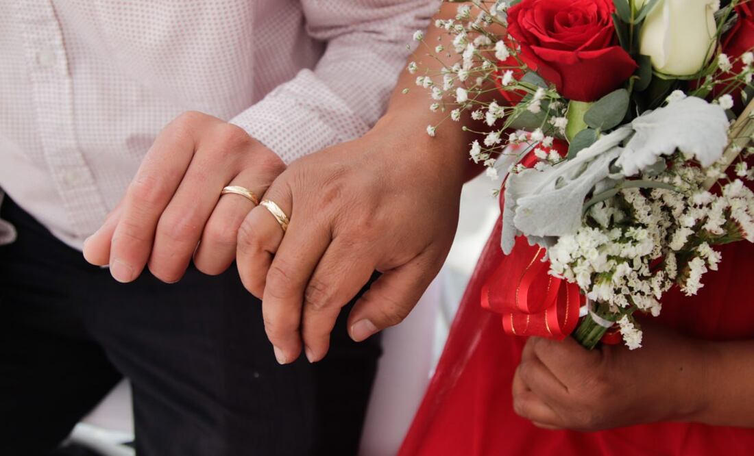 Antes de pedir su mano ve ahorrando para la boda civil | Foto: Agencia Es Imagen para El Universal Puebla